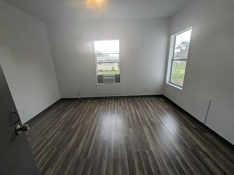 1507 Avenue I #B — Photo 15