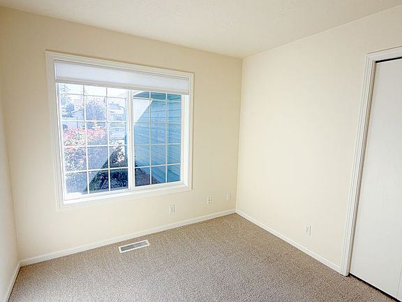 3rd image of 7493 Shadowwood St NE