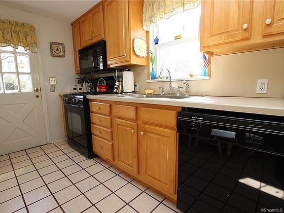 3rd image of 56 Glenwood Ave