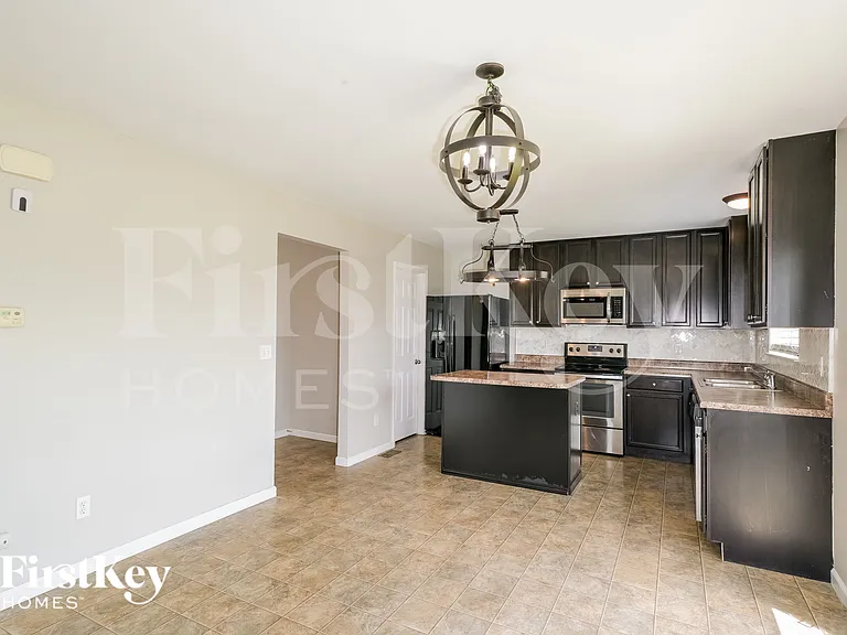 900 Tower Pl — Photo 6