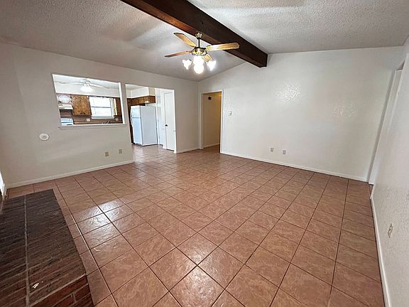 4th image of 215 Bridle Dr