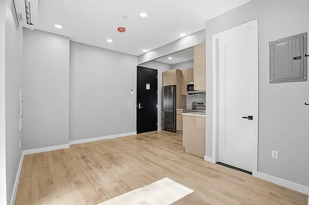 Rented by R New York | media 9