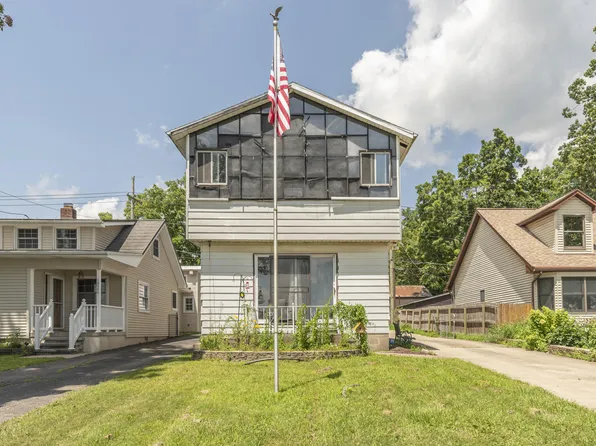 11994 N Main St, Whitmore Lake, MI 48189