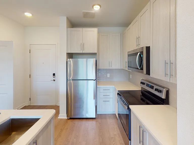 Essex Luxe Apartments — Photo 42