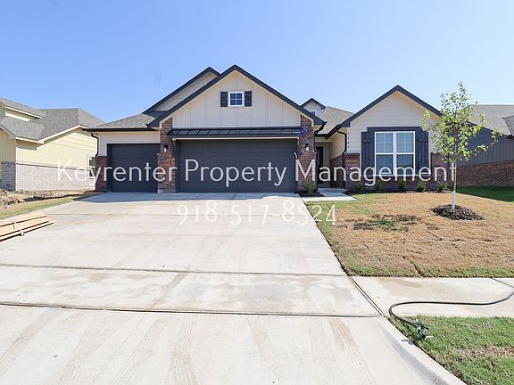 2nd image of 3109 S Redwood Pl