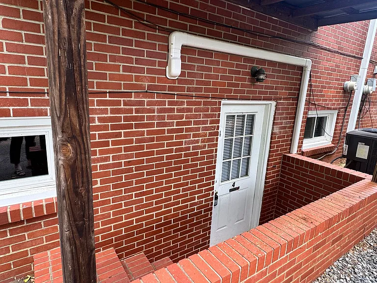 744 Crescent Dr #4 — Photo 6