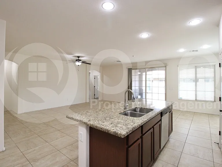 2980 E Ridgewood Ln — Photo 5