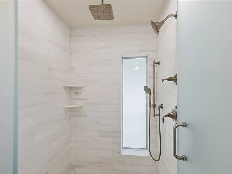 726 Live Oak Ln — Photo 12