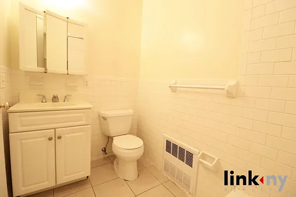 Rented by Link NY Realty | media 38
