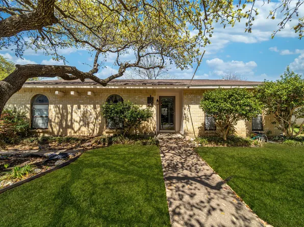 702 Edelweiss Dr, Grand Prairie, TX 75052