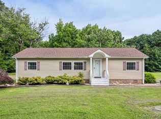 126 Sunset Dr, Weems, VA 22576