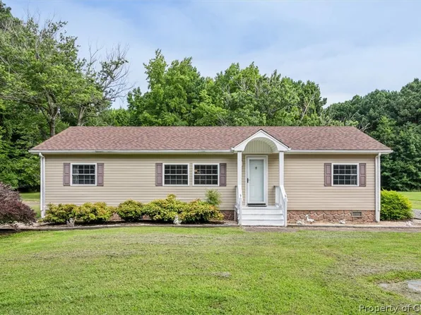 126 Sunset Dr, Weems, VA 22576