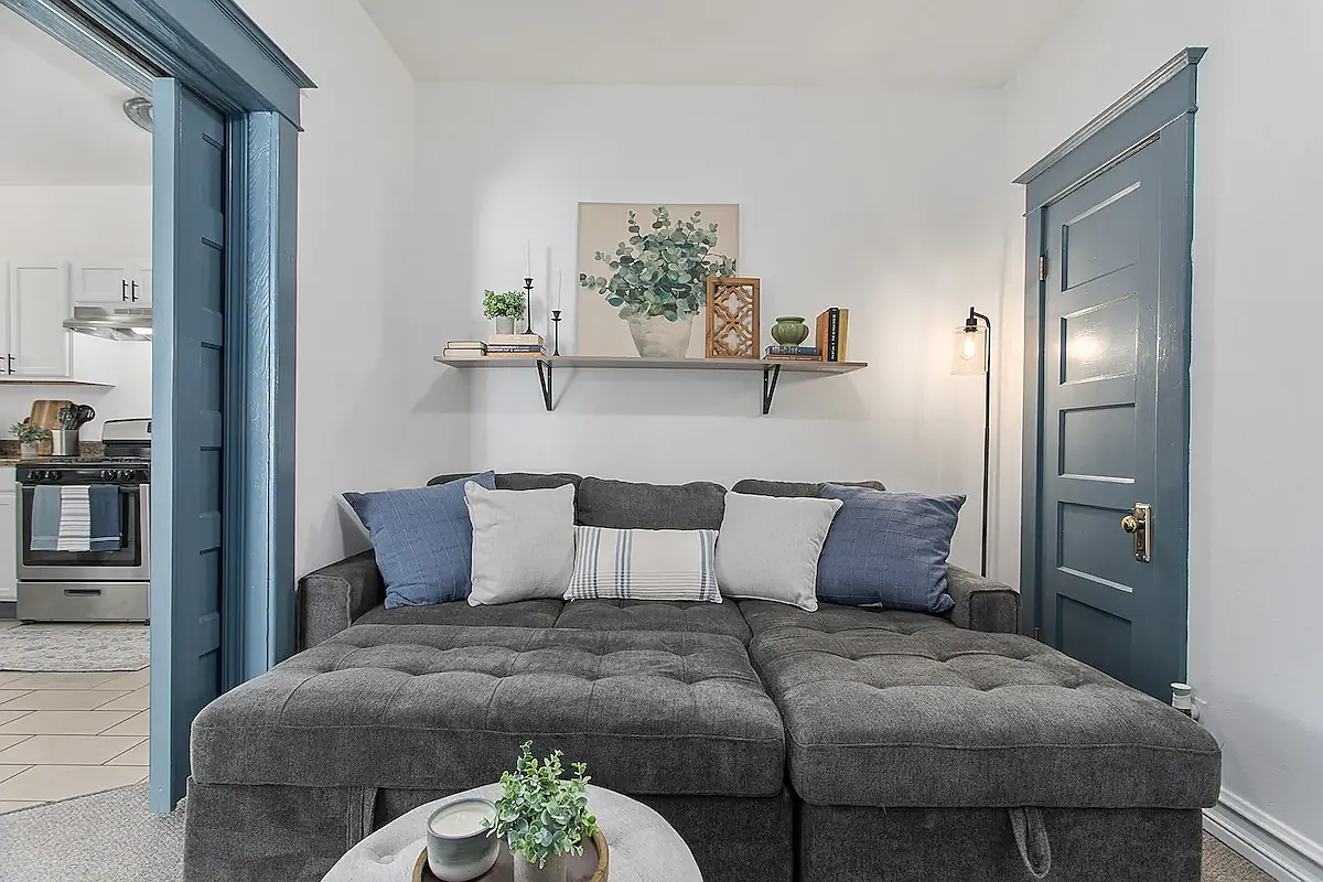 1424 W Walnut Street — Photo 4