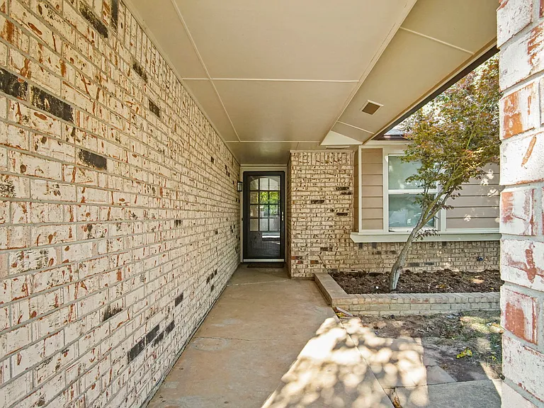 625 Hawthorne Pl — Photo 4