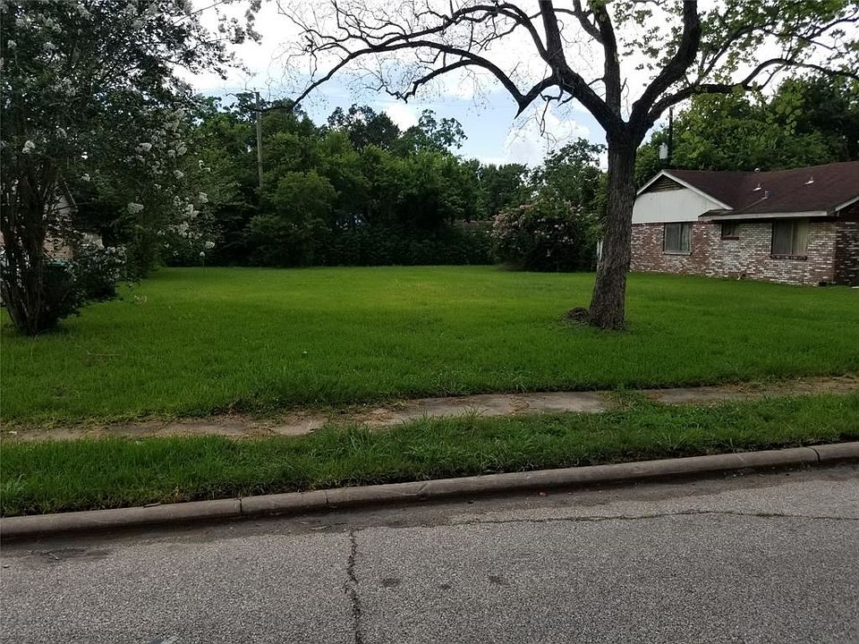 1st image of 2823 Wuthering Heights Dr
