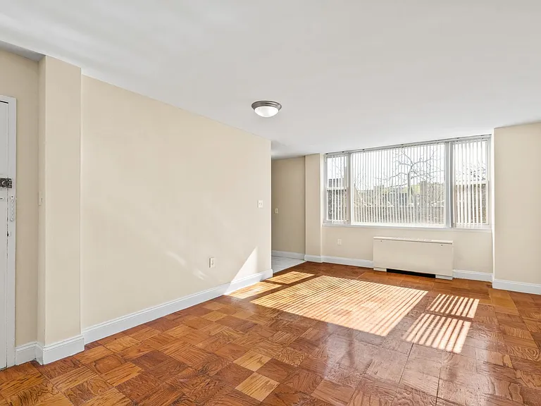 Park East Apartments — Photo 41