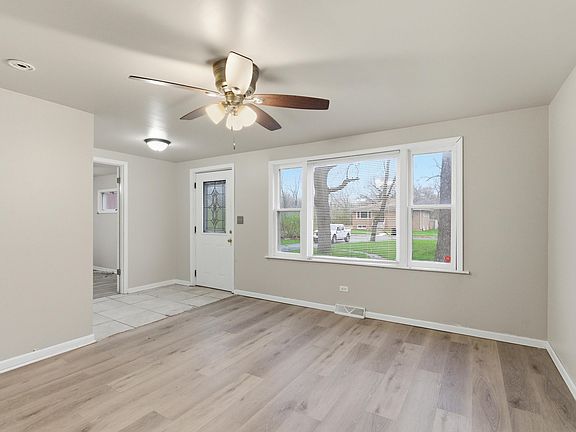 3rd image of 952 Willard St