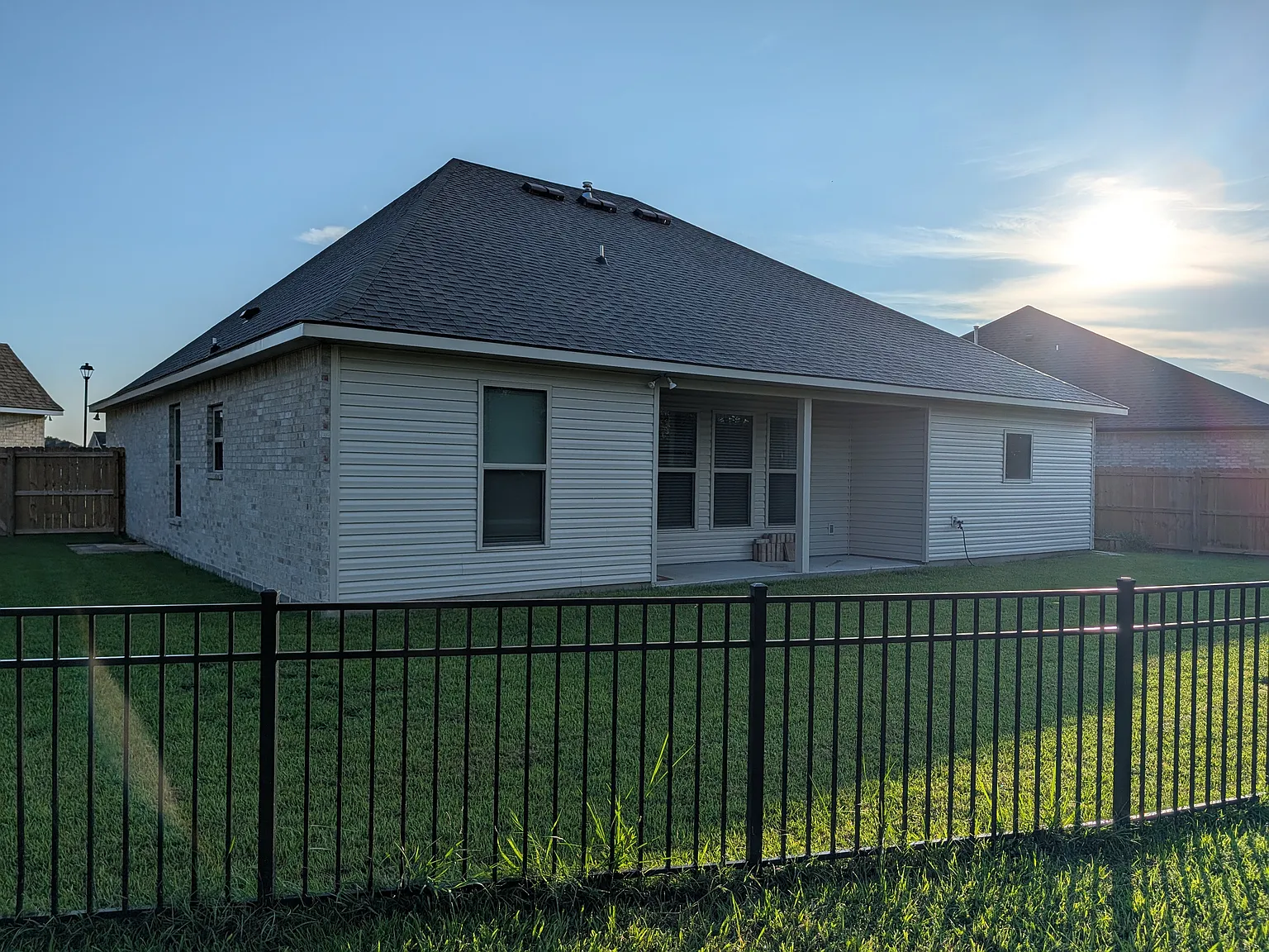4 bed, 1858 sqft, $2,100 — Photo 4