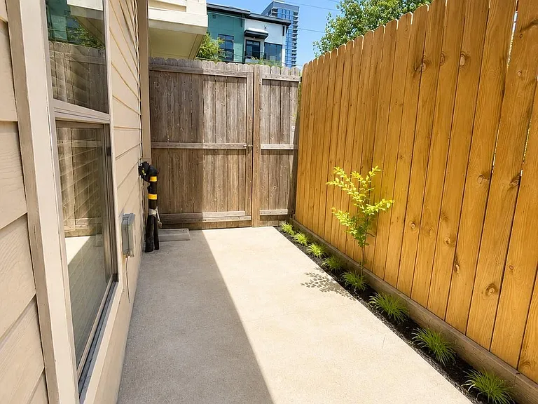 1605 W Dallas St #C — Photo 20