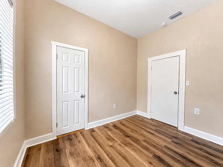 2124 W Chestnut St #1 — Photo 18