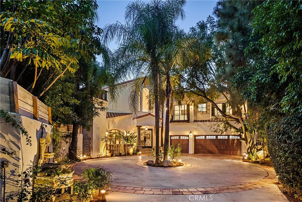 Building Photo - 4909 Woodley Ave