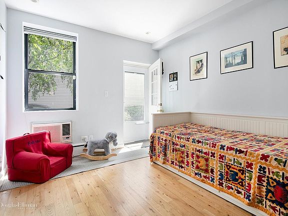 3rd image of 88 Green St APT 1