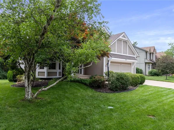 8309 W 152nd Ter, Overland Park, KS 66223