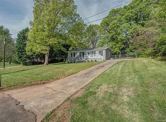 3rd image of 2617 Meadowlark Ln