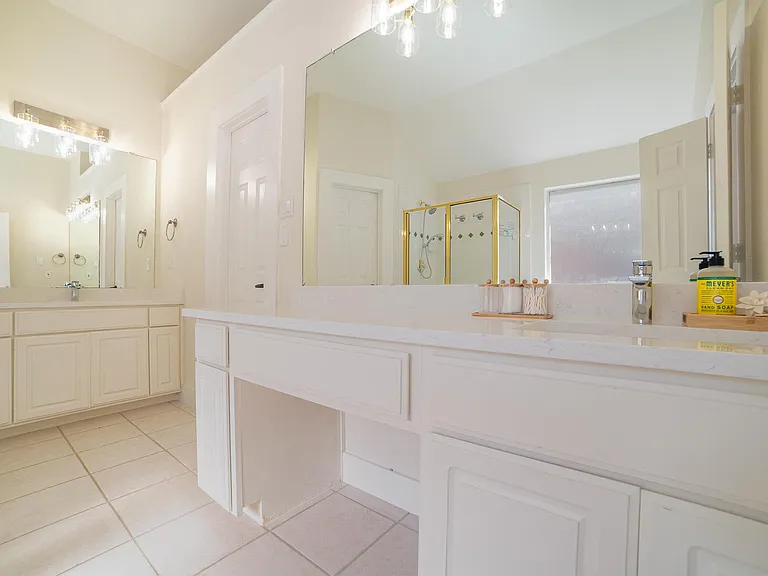9809 Enmore Ln — Photo 15