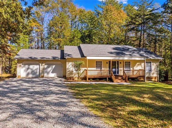 3821 View Ln, Yadkinville, NC 27055
