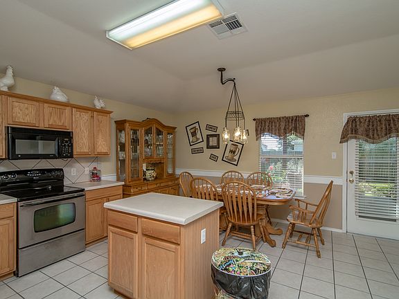 4th image of 206 Bubbling Brook Dr