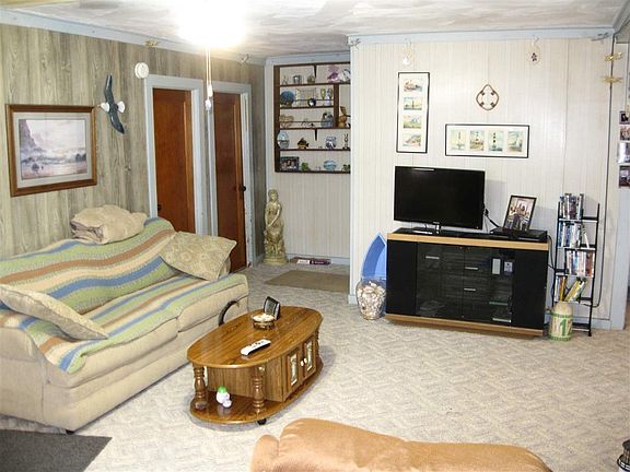 5th image of 5558 N Willow Ave