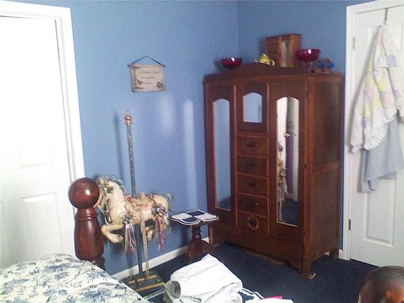 3rd image of 613 N Merrimac St