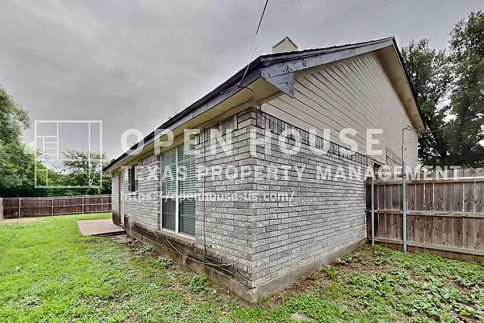 905 Freshwood Ct — Photo 21