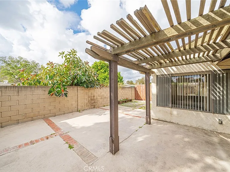 2106 E Wellington Ave — Photo 9