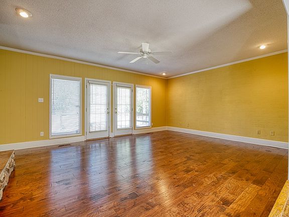 4th image of 2600 Lakewood Dr