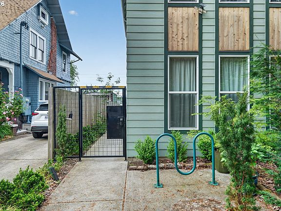 4th image of 5322 SE Milwaukie Ave