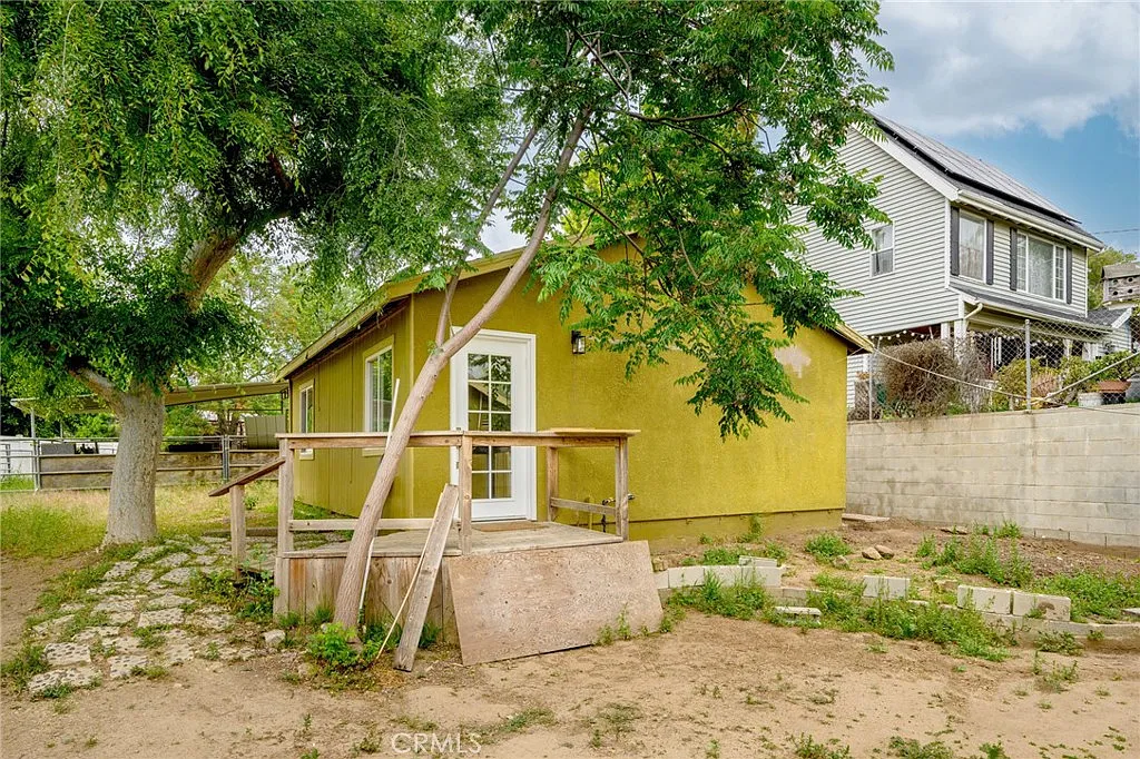 Studio, 550 sqft, $1,900 — Photo 1
