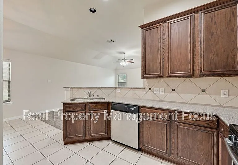 5037 Diamond Peak Ct — Photo 12