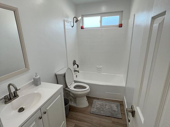 3rd image of 11347 Emelita St