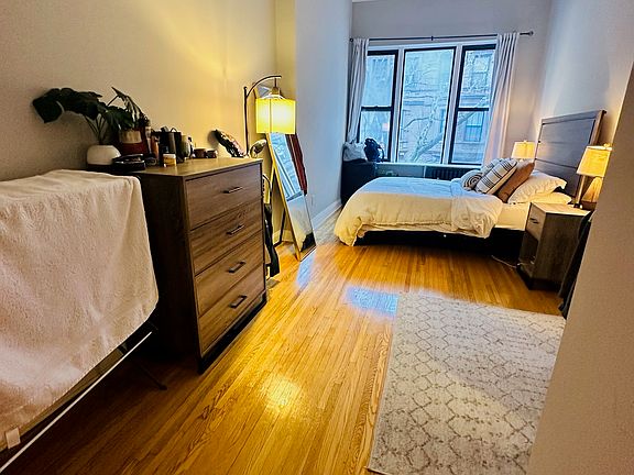 3rd image of 6 W 75th St APT 3A