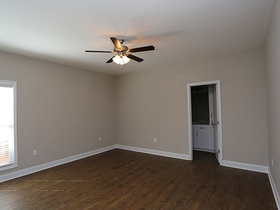 4th image of 128 Highlands Crossing Blvd