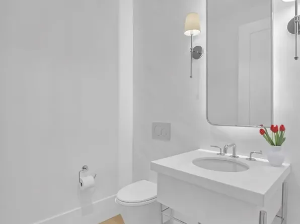 200 East 83rd Street image 16 of 18