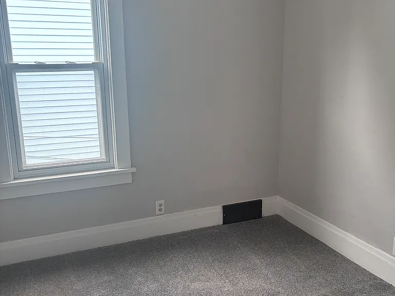 middle bedroom