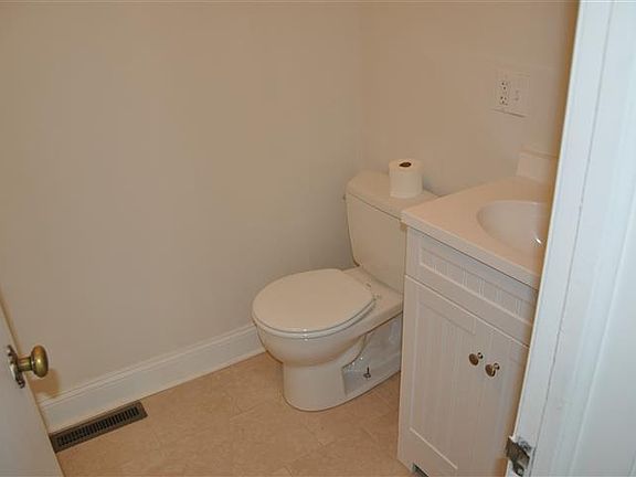 5th image of 99 Waller Ave