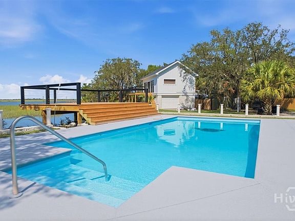 3rd image of 302 E Point Drive