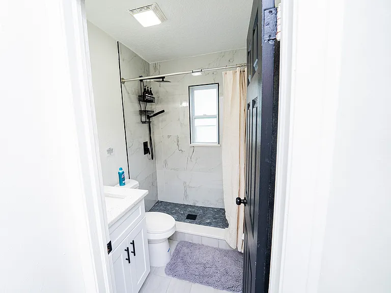 1107 E South St — Photo 33