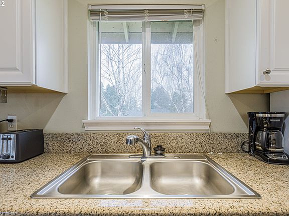 5th image of 1611 NE Hale Pl