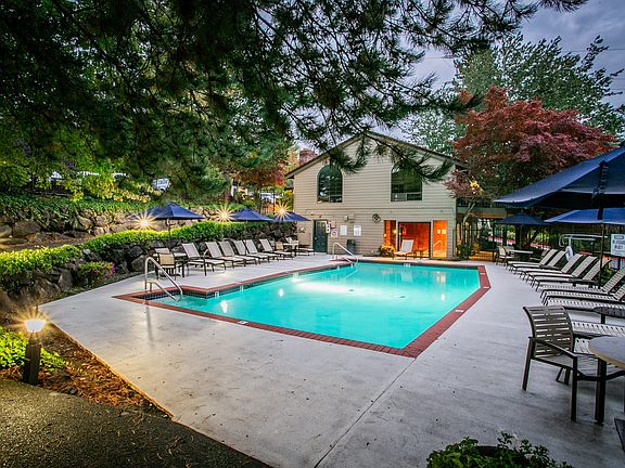 Poolside Seating