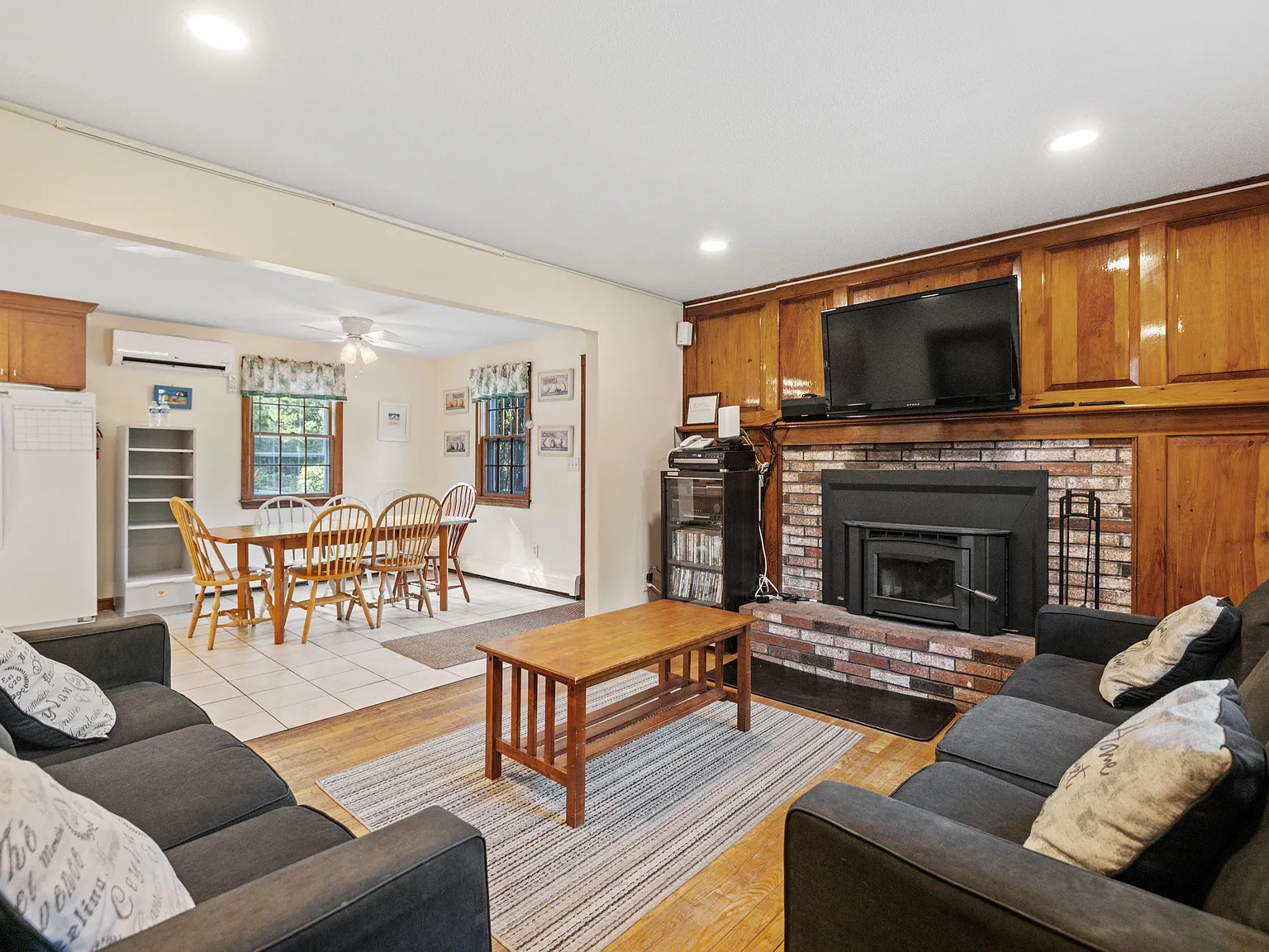 4 bed, 1400 sqft, $2,500 — Photo 3
